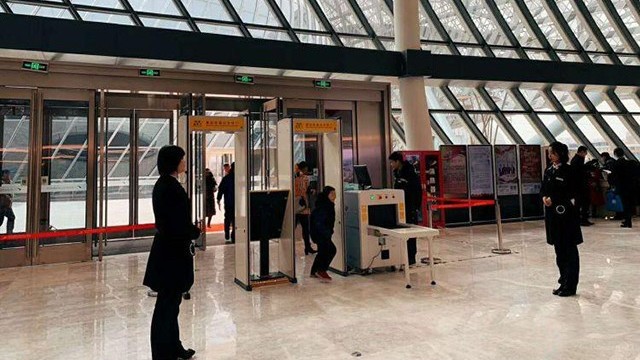 連云港保利大劇院引入劇院安檢門等安檢設(shè)備，確保場館平安有序
